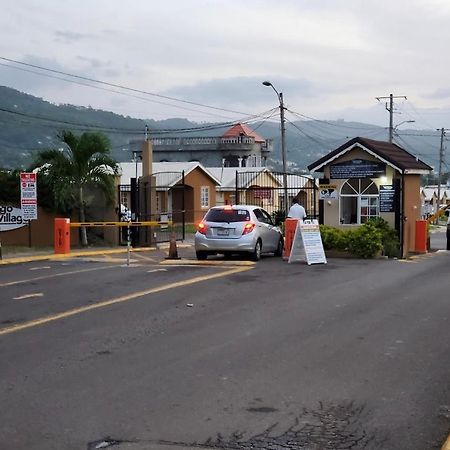 The Rest Stop- Gated Community-24 Hrs Security Монтего Бей Екстериор снимка